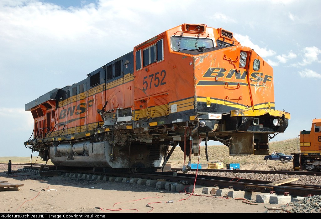 BNSF 5752 wrecked a few miles east of Alliance Nebraska